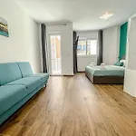 Maya Nest And Sampay Bay - Urban Vibe In The Heart Of Bari